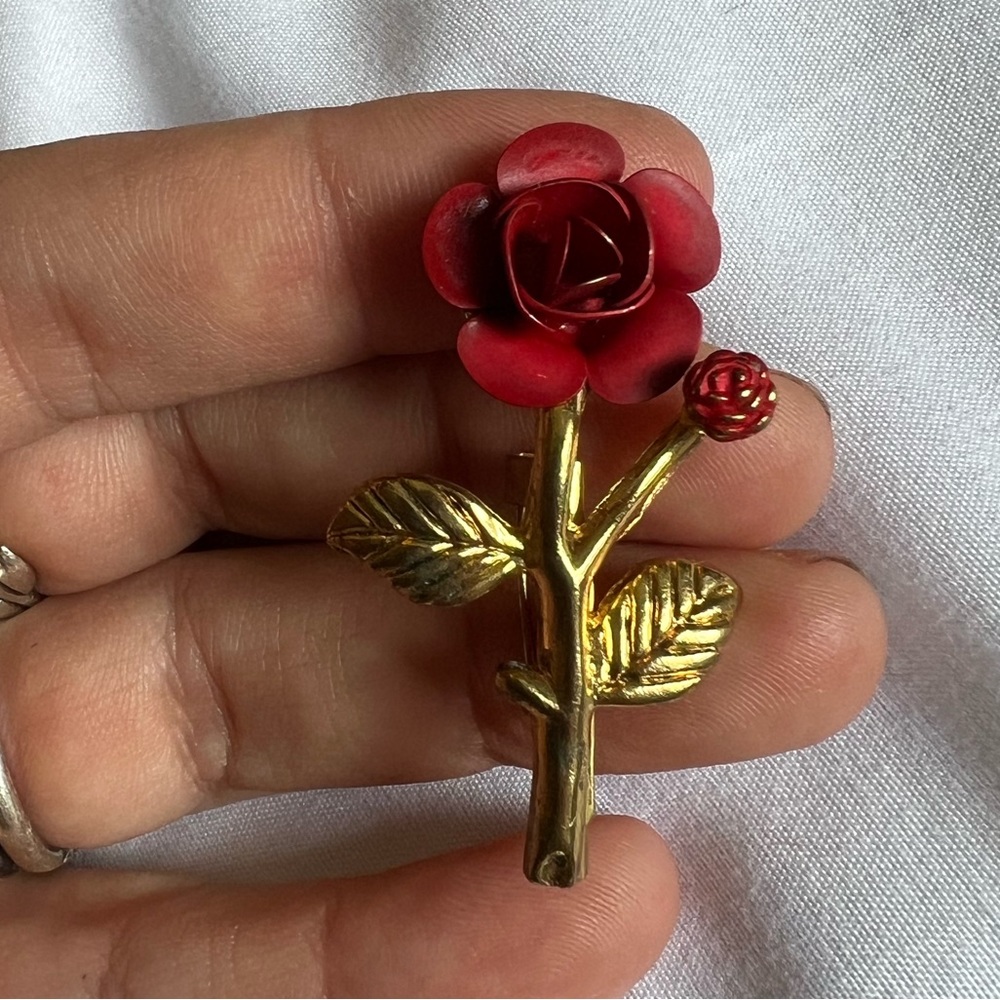 Vintage gold tone rose brooch pin